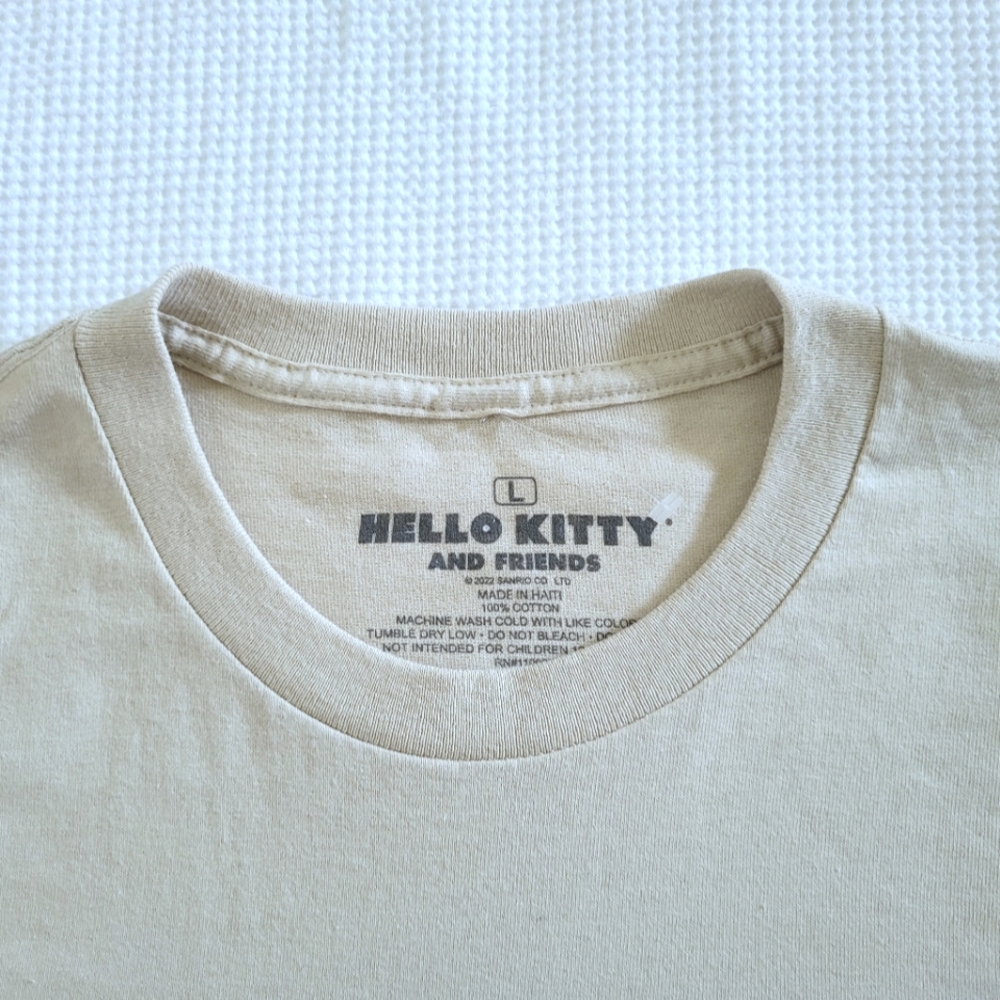 Hello👋 Kitty🐈 and Friends By Sanrio Tee👕 - NWOT - Picture 4 of 11